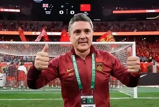 越南教练、球员还有所有球迷，估计到现在都想不通，前四场明明打不还手骂不还口的中国