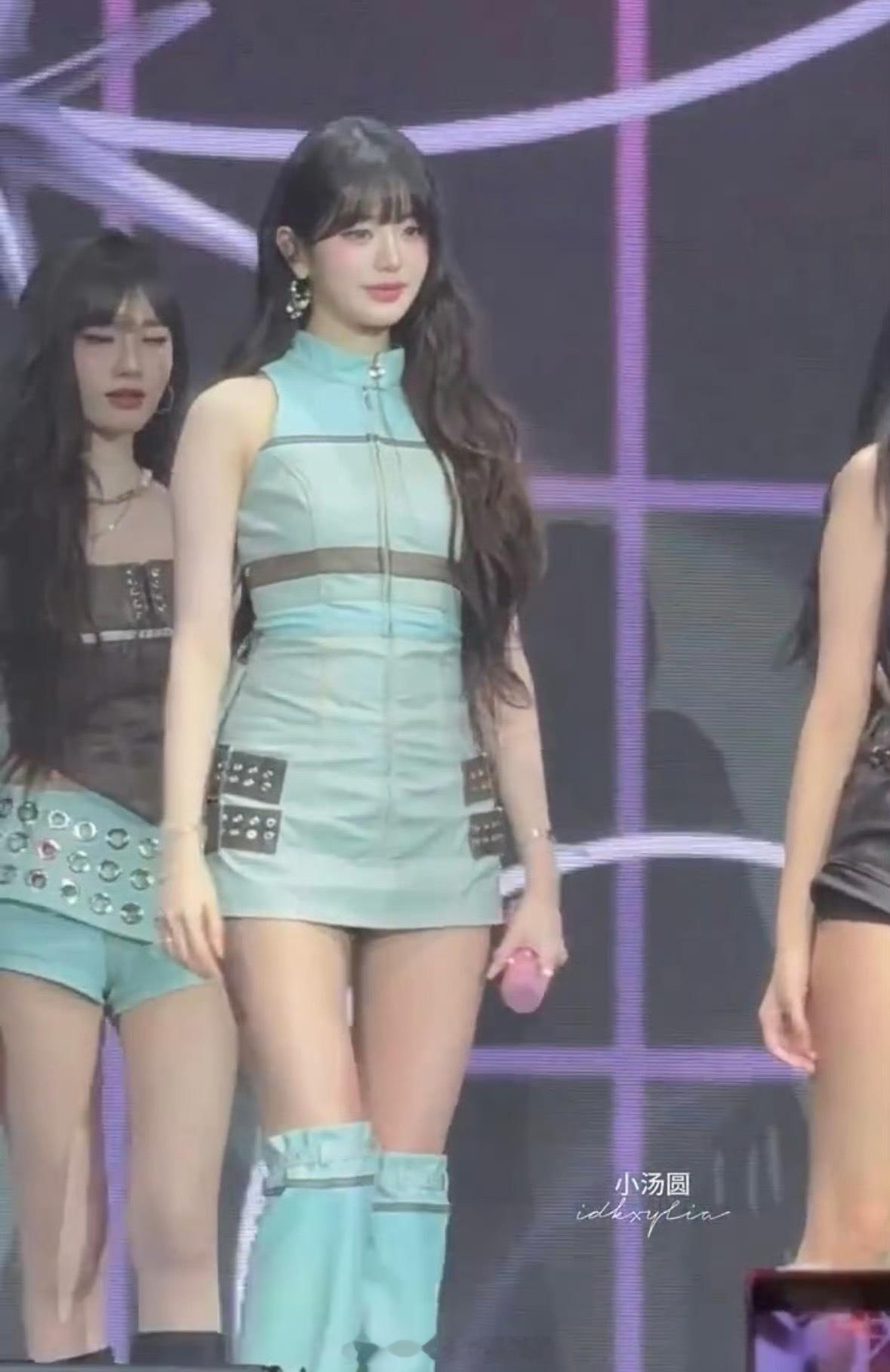 “凭什么张元英衣服最好看”然后一看模特图又不说话了