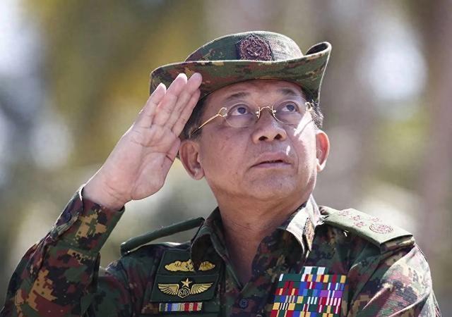 敏昂莱5个月跑了5个国家。印度、中国、老挝、泰国、俄罗斯。这不是旅游。这是一个