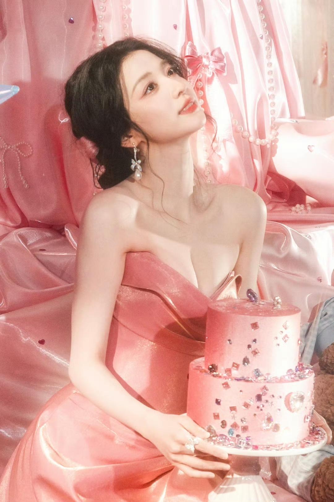 王楚然生日写真拍摄花絮，小寿星生日快乐