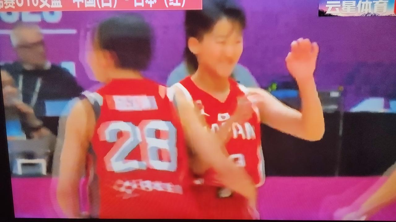 这届U16女篮没有一个优秀的球员。中国U16女篮又大比分败在了澳大利亚的脚下。