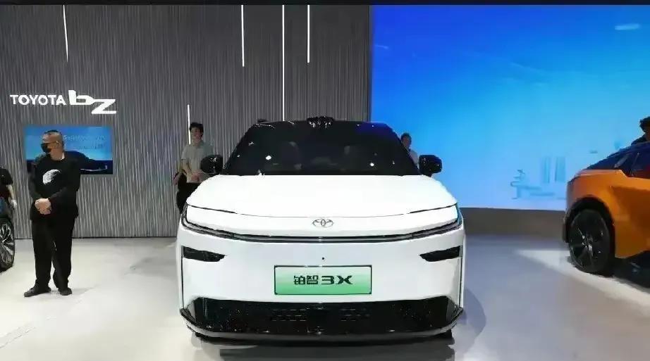 最近车圈的风向有点意思，比亚迪突然甩出