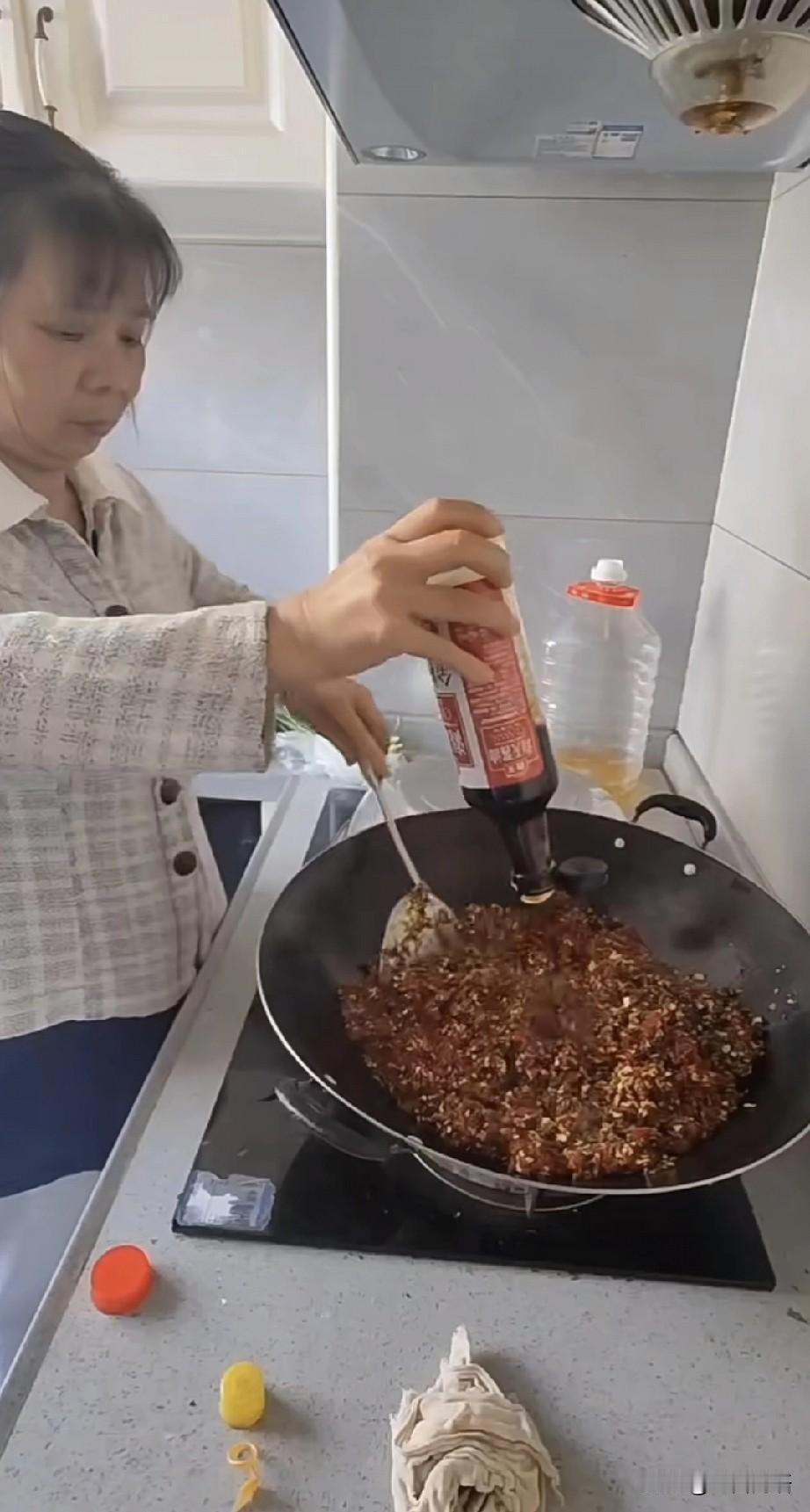 “真没想到会这么动人。”前几天，四川凉山，一个年轻人要进城工作，母亲提前半个月就