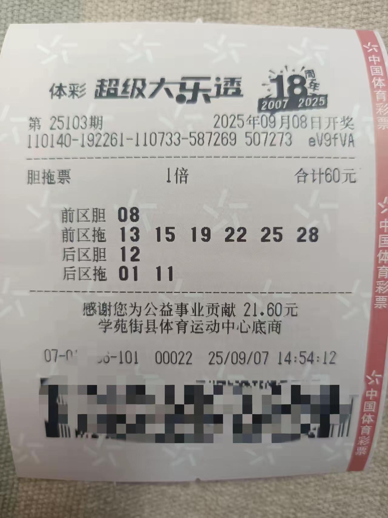 台风天气风雨大作。