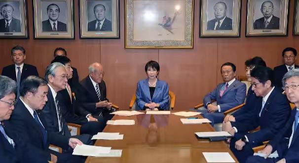 日本现在麻烦大了，经济可能撑不住，工业要出大问题，拜登时代美国对中国打科技战，日