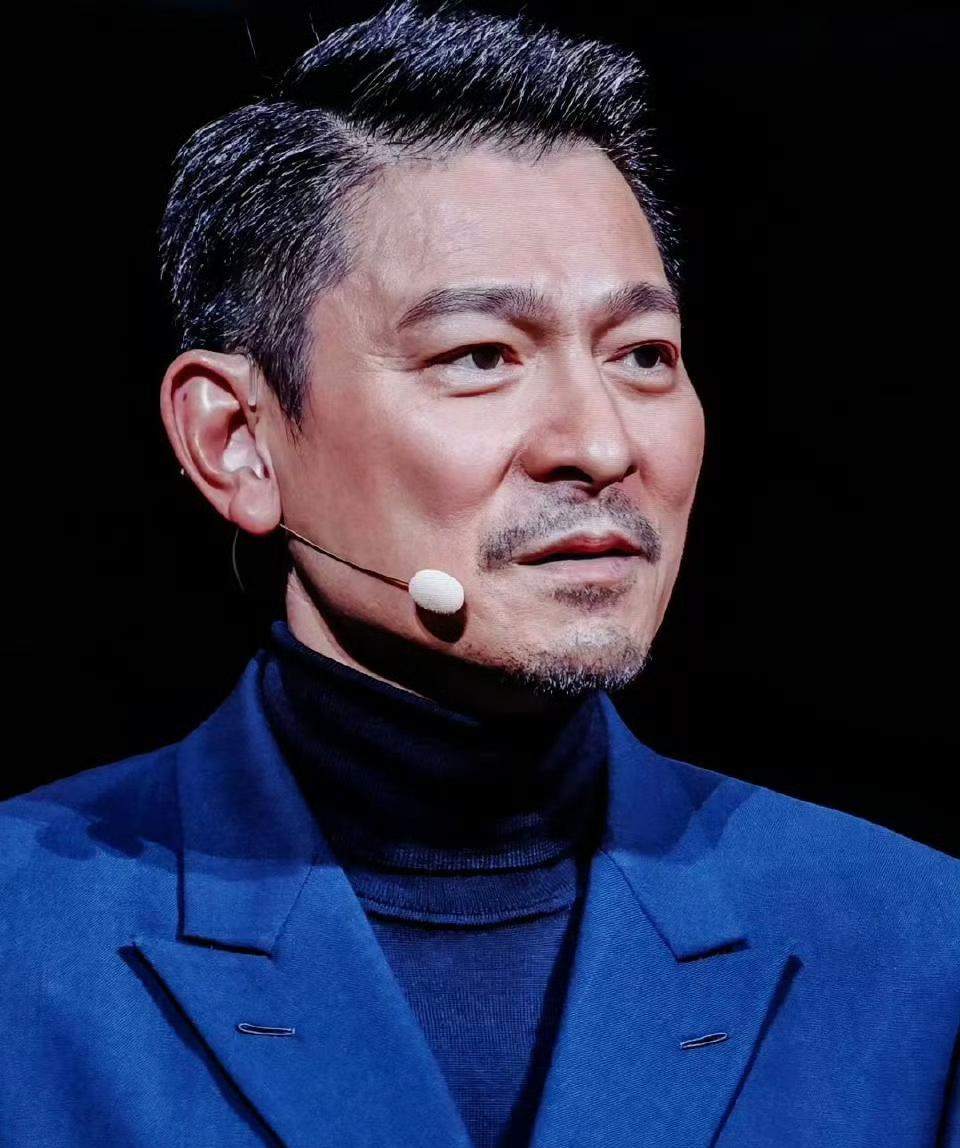 刘德华生图，他就怎么没有抬头纹呢？不可思议！