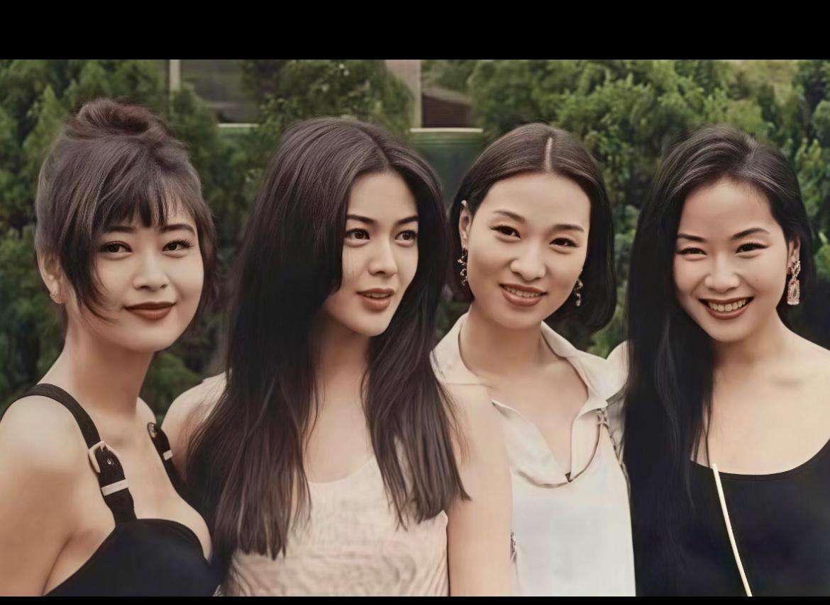 一起来回忆一下瓜尔佳氏年轻时的盛世美颜！一群顶级美女中一眼看到关美女…以前香港