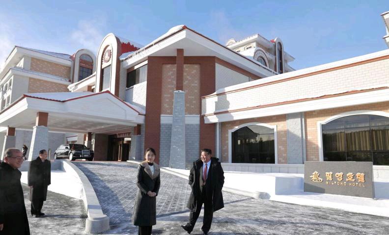 朝中社12月23日报道，位于朝鲜三池渊旅游景区的五家酒店于上星期20日和21日先
