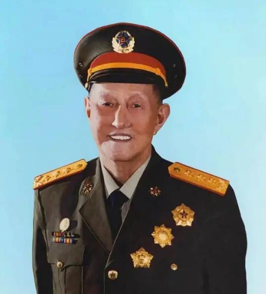 1965年秋天，毛主席在武汉问了韩先楚一句话：“洪麻子怎么样？”韩刚说完洪学智还