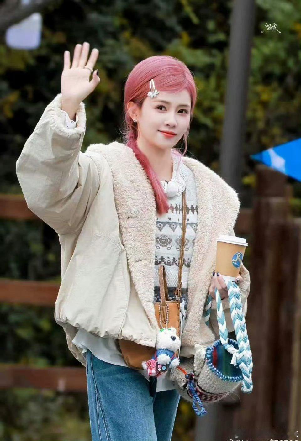 白鹿奔跑吧西藏上班造型啊啊围巾耳罩这造型好好看啊脑婆爱穿多穿[爱心]​​​