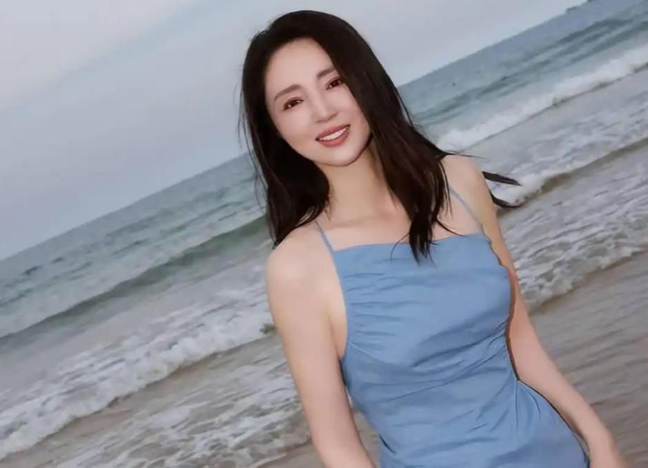 终于明白董璇为什么那么盼着小酒窝早点去住校了。说到底，并不是为了恢复所谓的“正