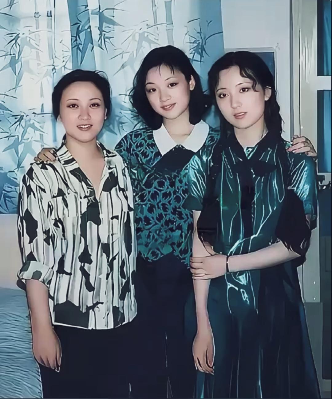 邓婕，陈晓旭，中间这位最漂亮她是谁呀？邓婕
