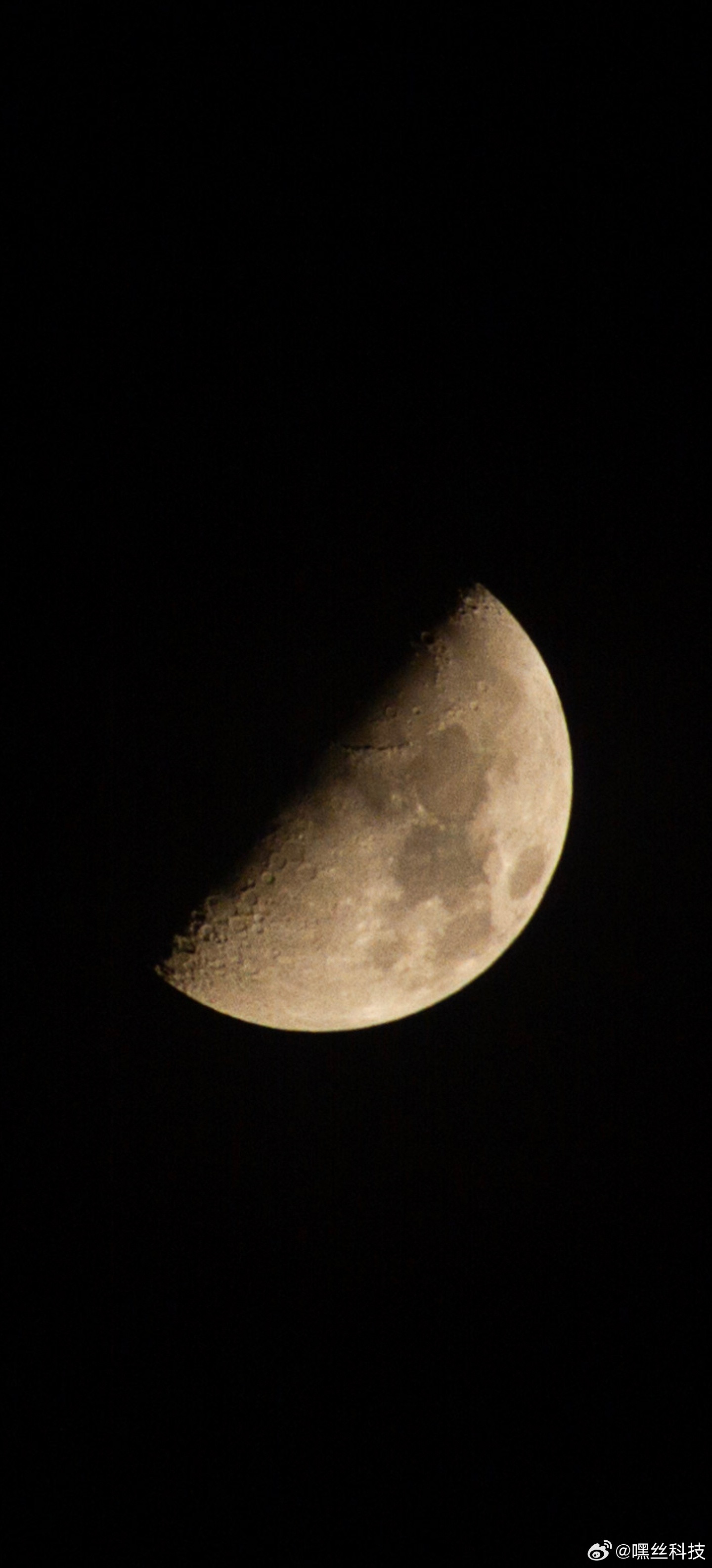 9月7日午夜至8日凌晨，全国都能看到月全食。届时地球挡住了太阳直射月光，只留下太