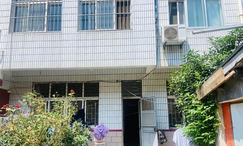 今天是8月16日，我准备要去山东青岛市黄岛区的劳务市场走一趟。了解一下山东青岛的