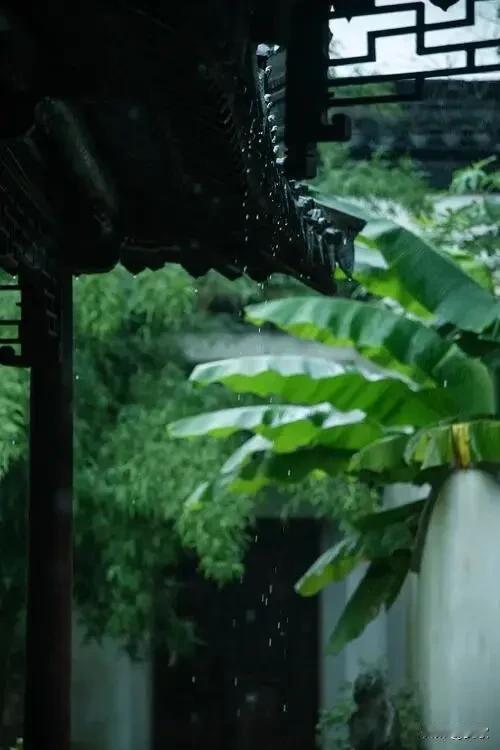 上联:风起荷塘香醉客下联:雨落芭蕉声入梦横批:荷香雅韵
