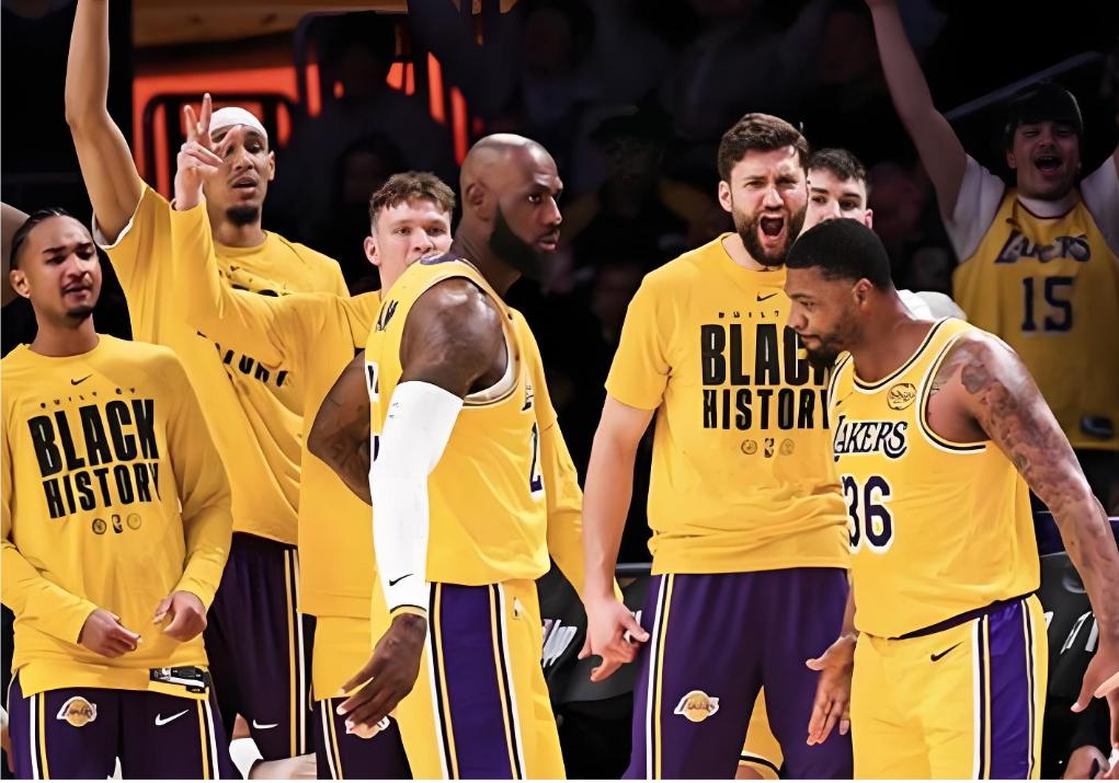 东契奇报销，湖人接下来的首发全曝光，球迷：一轮游的命！东契奇常规赛报销，季后赛