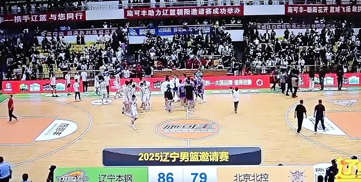 辽宁男篮险胜北控，结束三场邀请赛！辽宁男篮邀请赛的第三场比赛，朝阳站，最终辽宁
