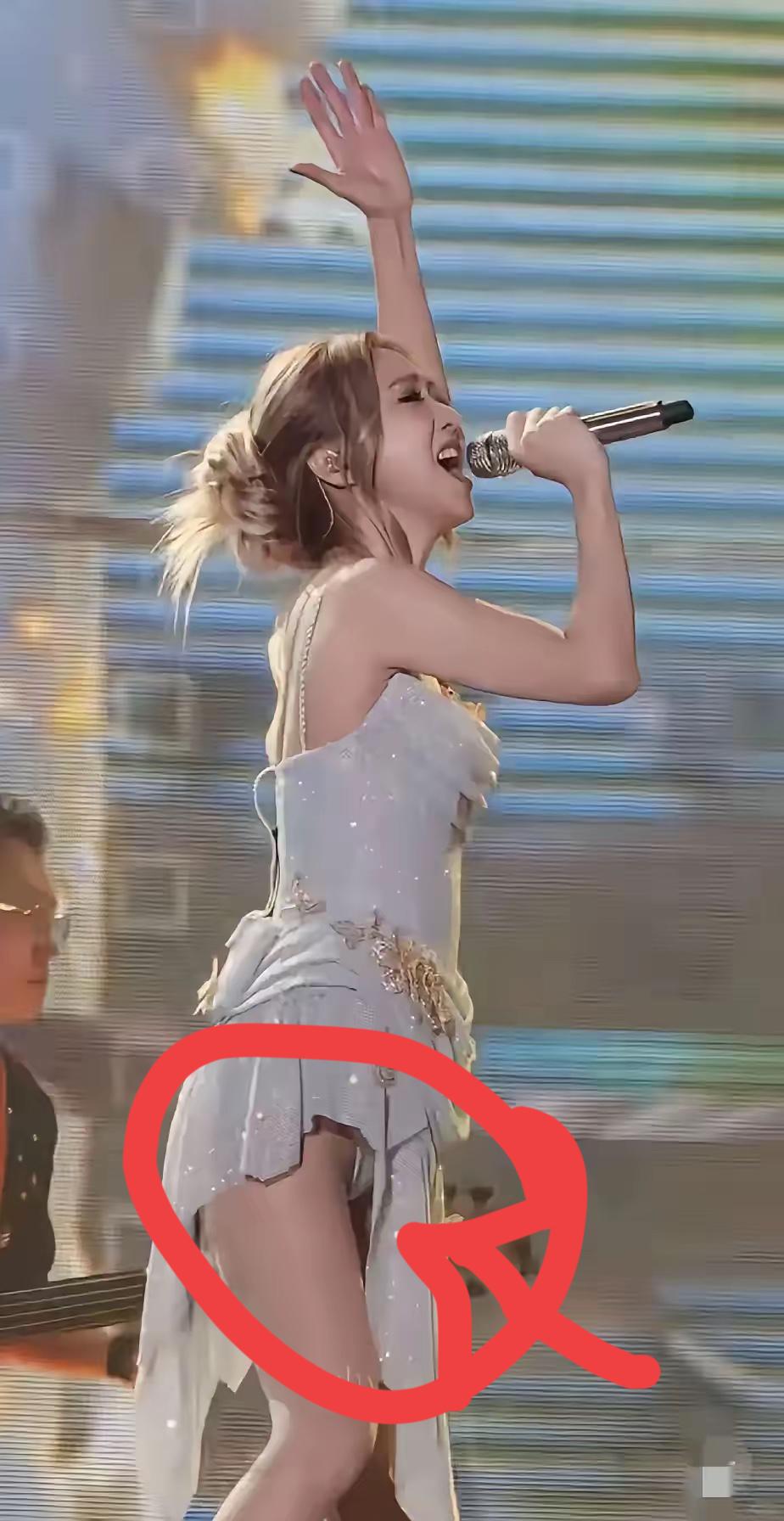 天呐，薛凯琪重庆演唱会这事儿，可太有话题了！39度高温，花2500块买的票，就盼