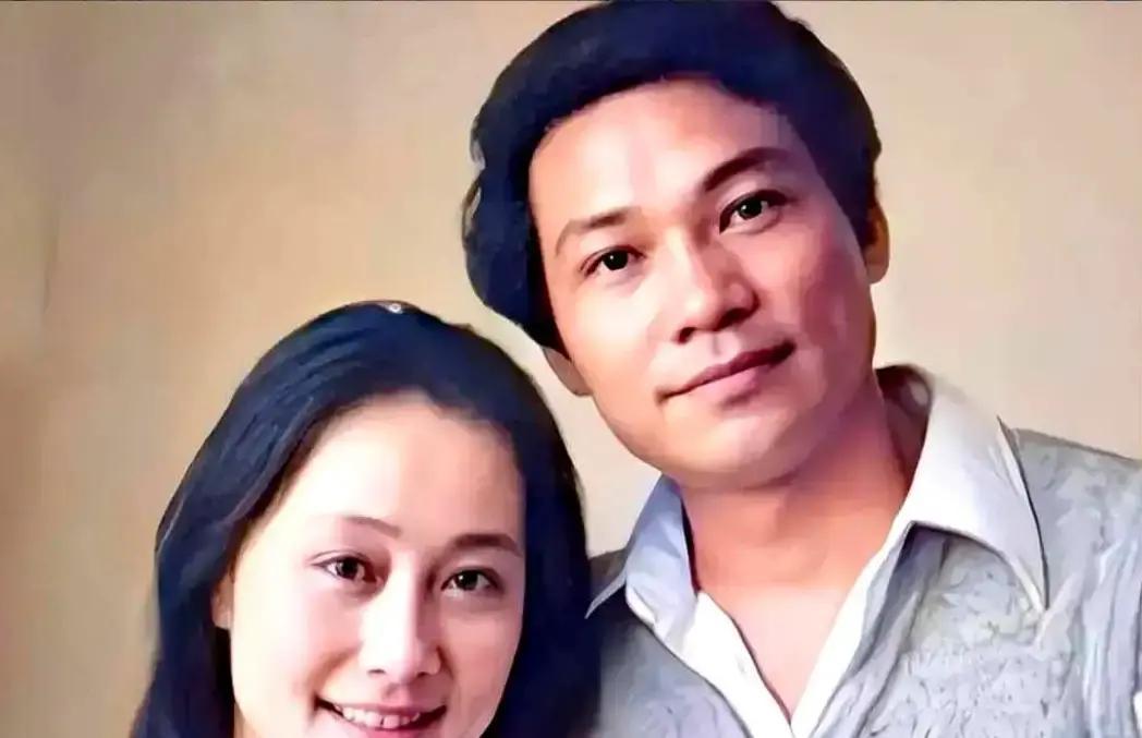 刷到黄梅莹金鑫的41年婚姻，真被暖到。1983年拍《渴望》搭戏，第二年就扯证