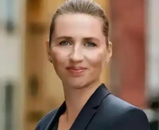 丹麦女首相之前曾为了向美国献殷勤，对中国各种龇牙咧嘴，结果现在美国反手就要切格陵