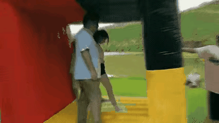 小姐姐：我真的是躺赢的，就是一边躺一边翻一边赢！