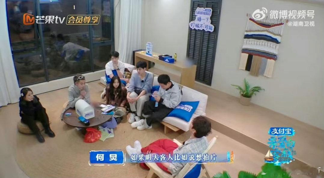 何炅给沈月定制专属KPI何老师真的好细心！专门给沈月安排适合她的专属KPI，既发