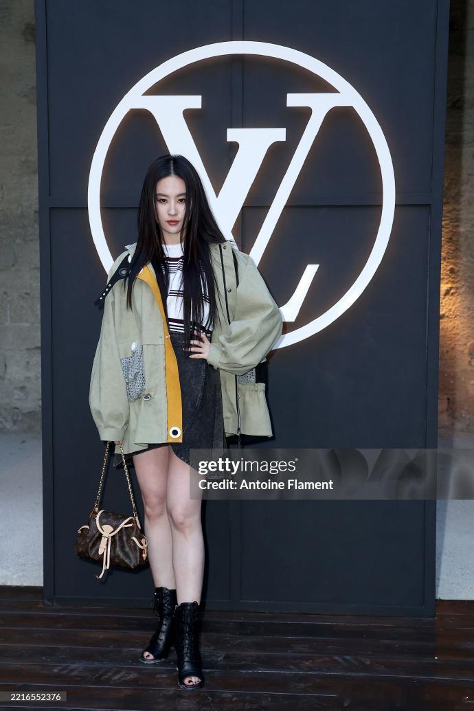 刘亦菲LV看秀G社生图刘亦菲黑长直梦回小龙女刘亦菲黑长直看秀LV秀场上的刘亦菲
