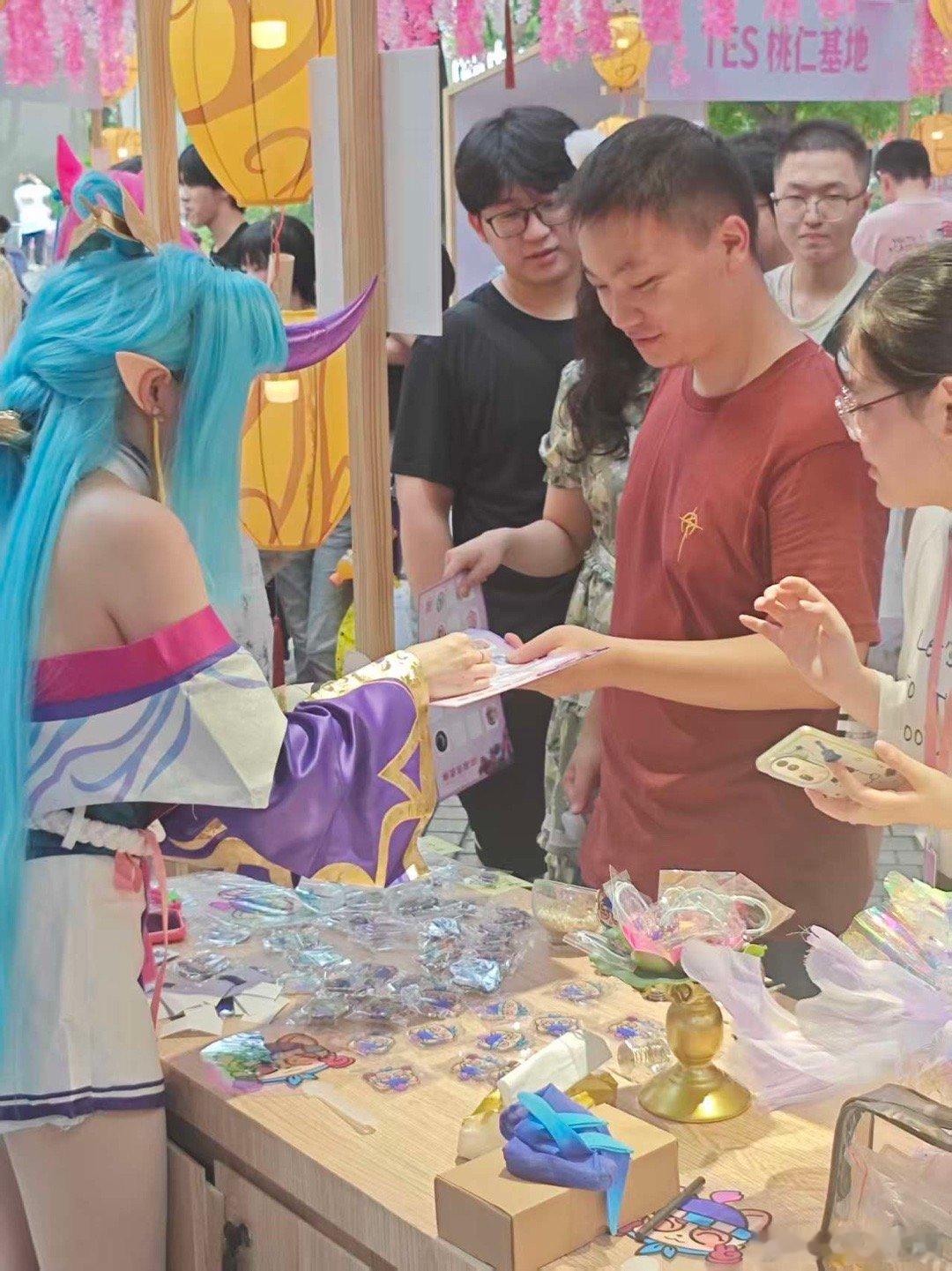 有小明的地方，必有小狗！！[笑着哭]艾欧尼亚的谷子被我等到了​​​