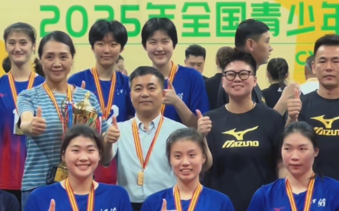 U19女排全锦赛上，江苏女排是直落三局，胜了上海女排，获得冠军，另外，江苏