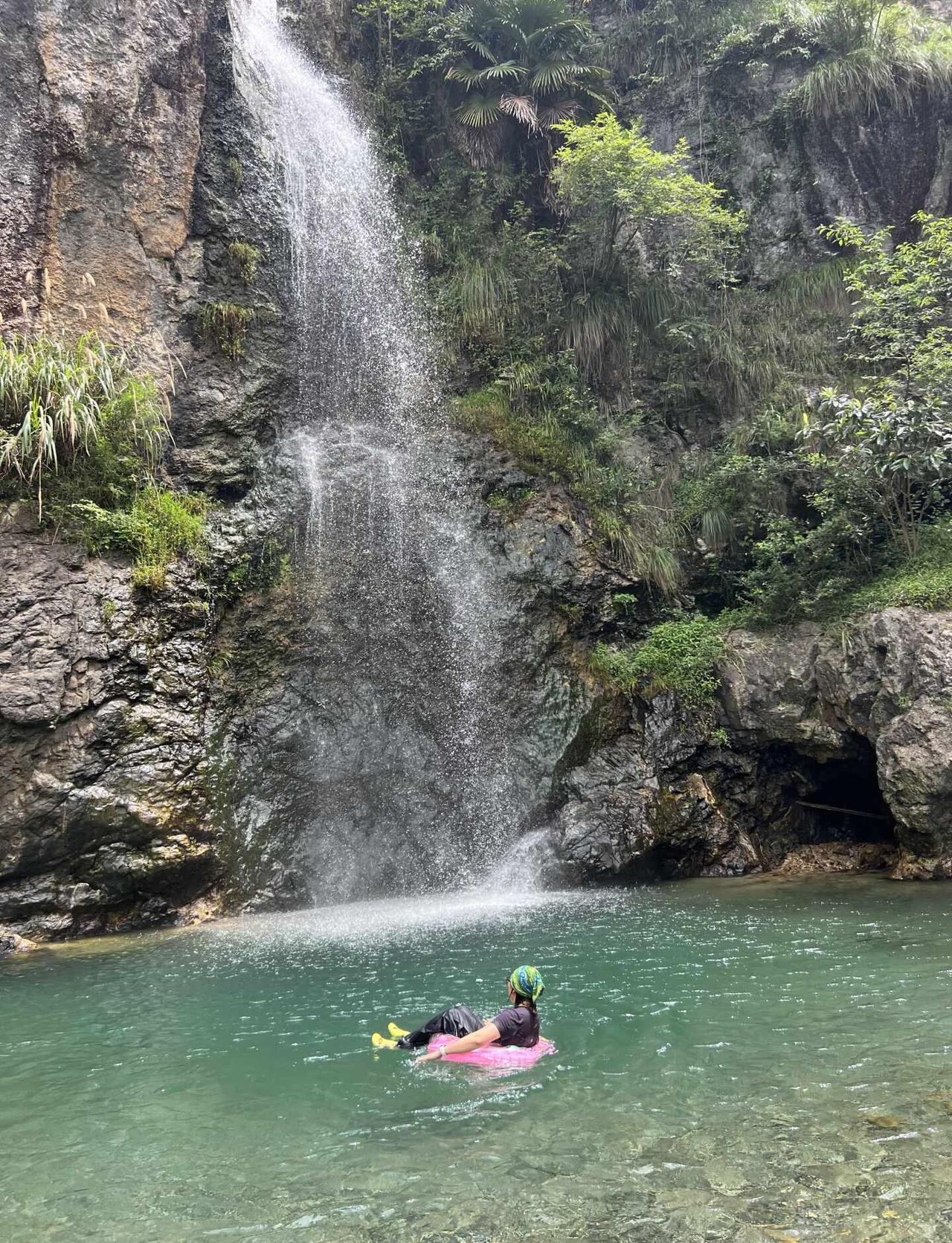 我在搁船尖上山又下水🏊谁能懂搁船尖环线露营之后下山立马又去第一关溯溪的快
