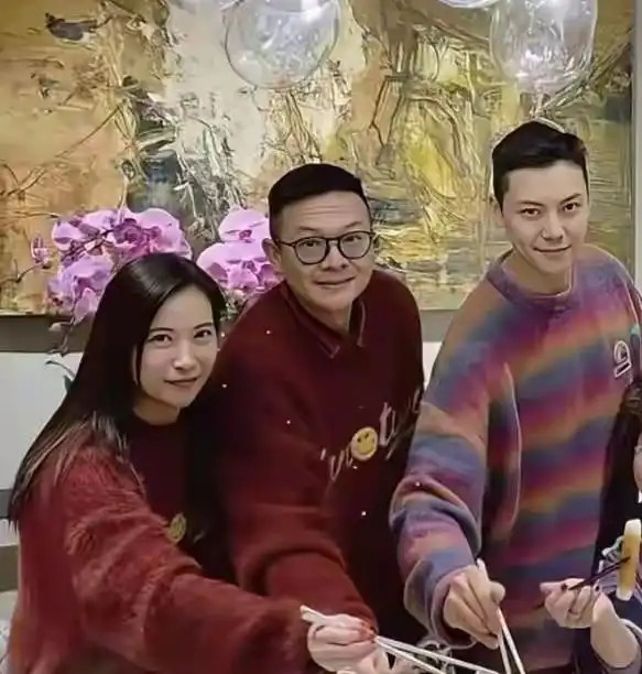 何穗儿子周岁宴，陈伟霆包下阿那亚整层露台，却没请半个圈里人​​​