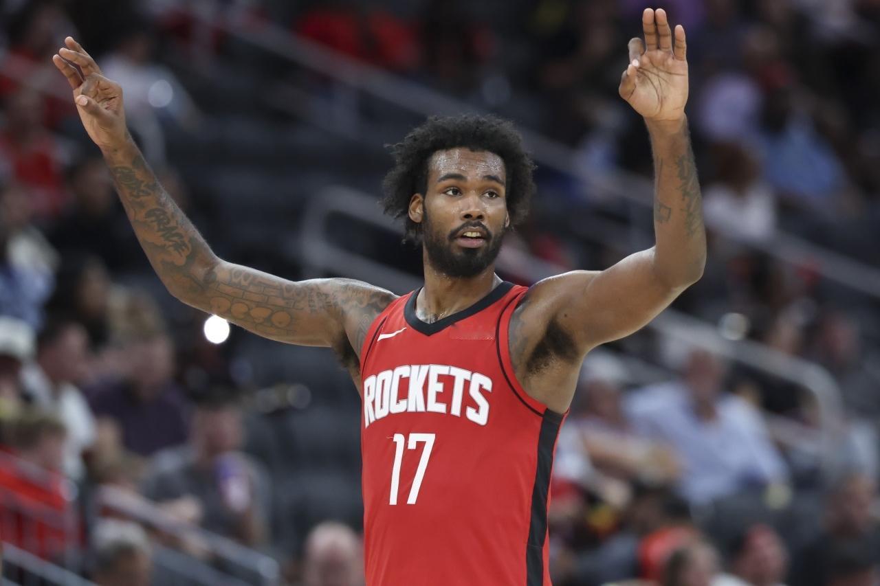 交易截止日前，火箭本有机会拿伊森交易公牛的道苏姆，但斯通不舍得伊森，他对自己选中