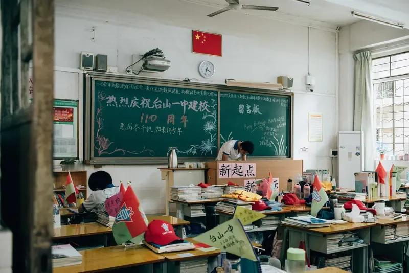 老师辞职的话，社保只能从2014年开始算起，以前的不算。也就是说在编教师，无论谁