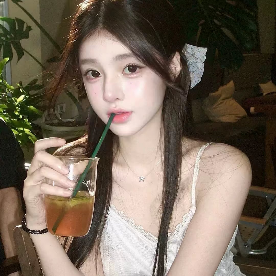 𝑾𝒆𝑪𝒉𝒂𝒕头像｜高清氛围感女头｜小众女头｜女生头像｜绿色系女头｜