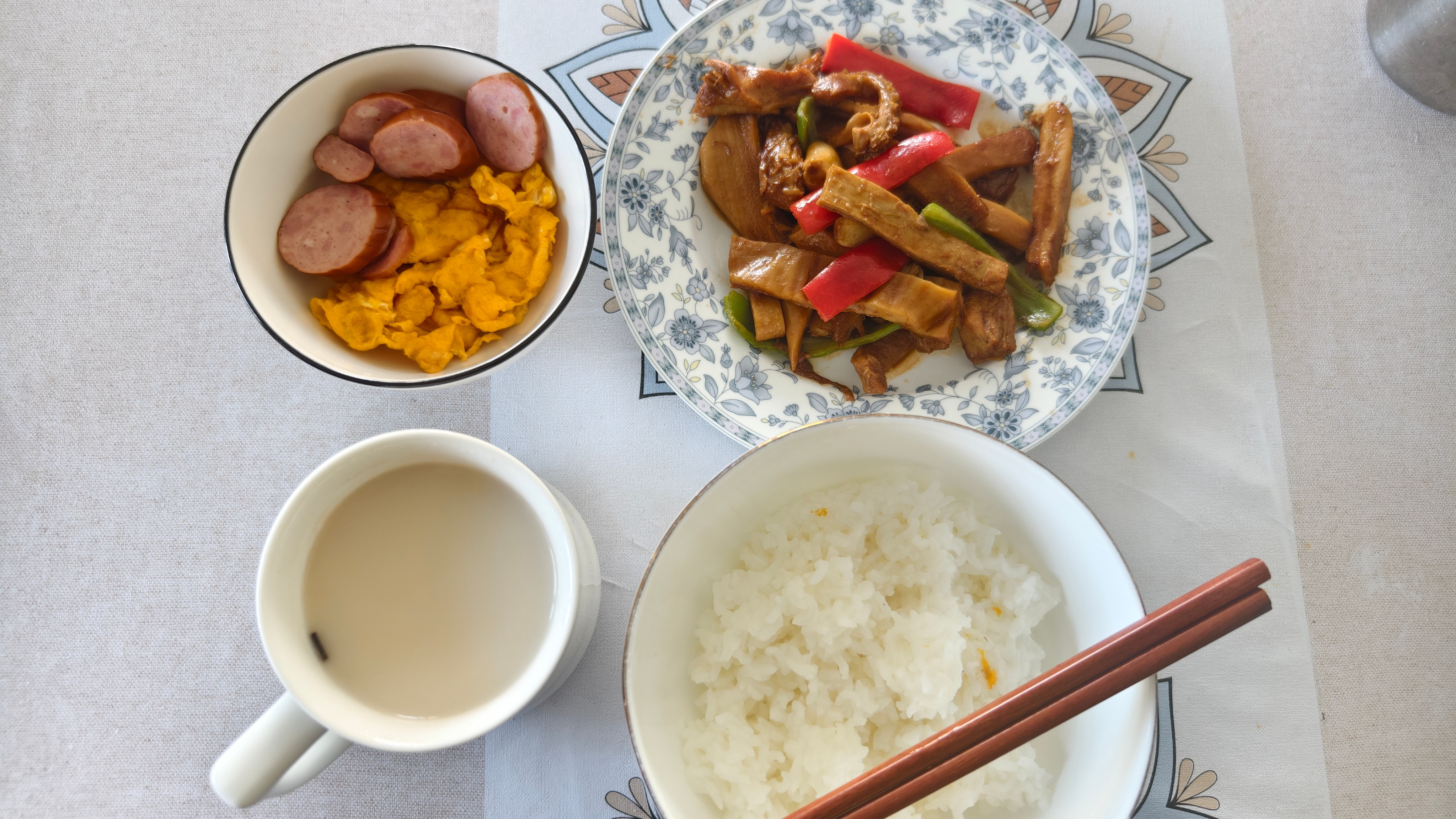 起来晚了，刚吃早饭