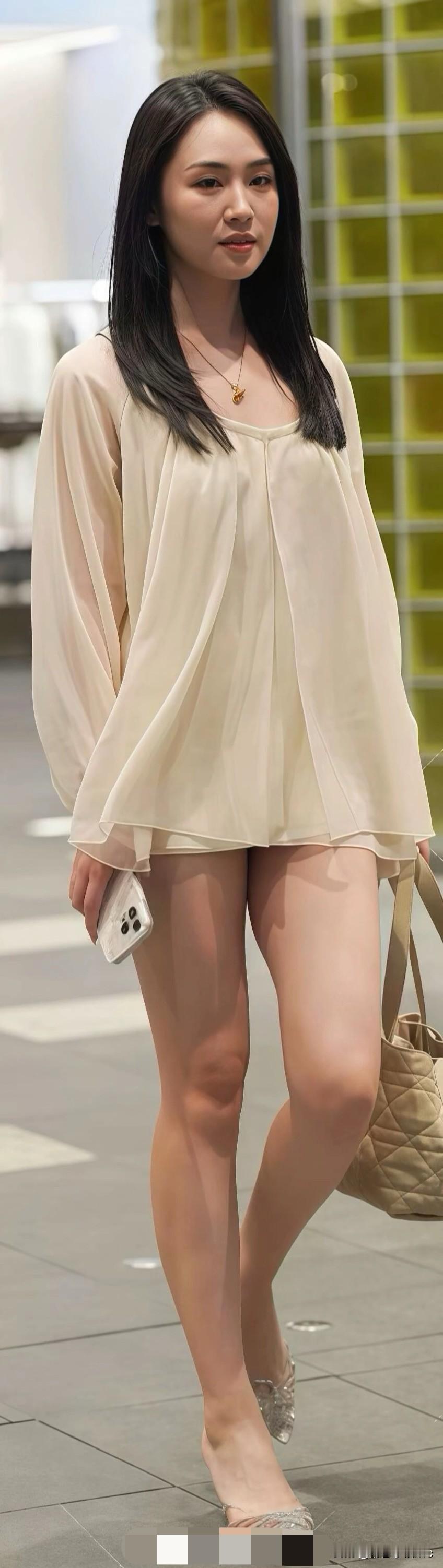 优雅气质穿搭，浅色系长袖连衣裙搭配高跟鞋，尽显女性魅力！连衣裙怎么穿有气质