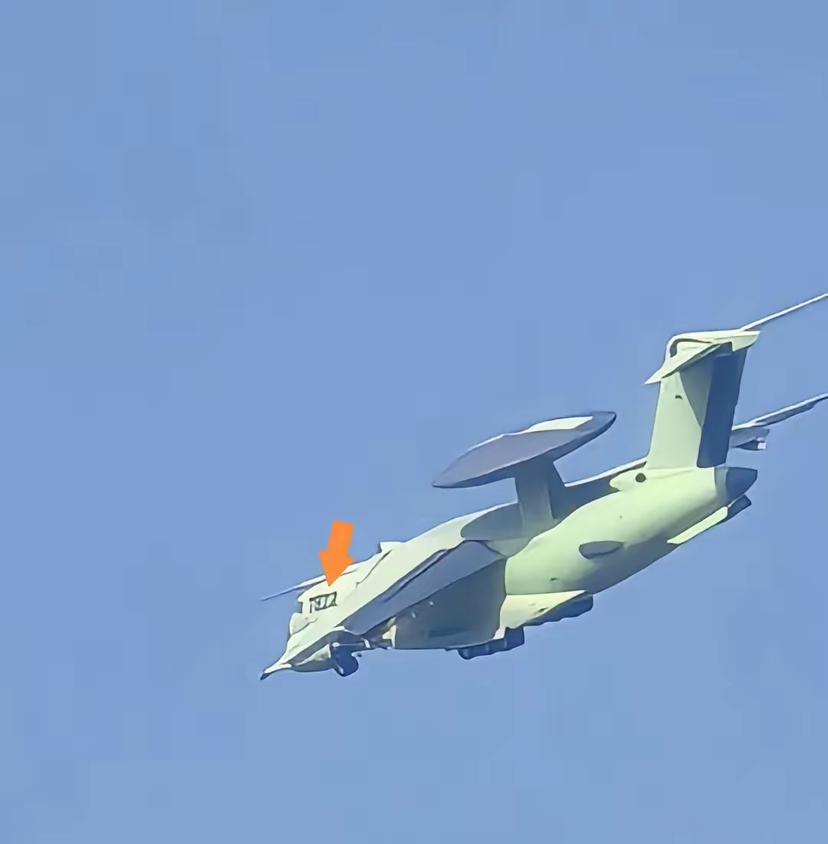 战略型预警机已经成型。​空警3000第二架次原型机开始试飞。​我们之前装备的