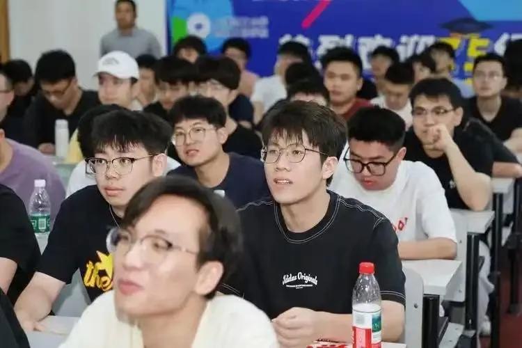 很多家长说能上985不上211，恐怕也不见得。也有家长说能上顶流211，不上末流
