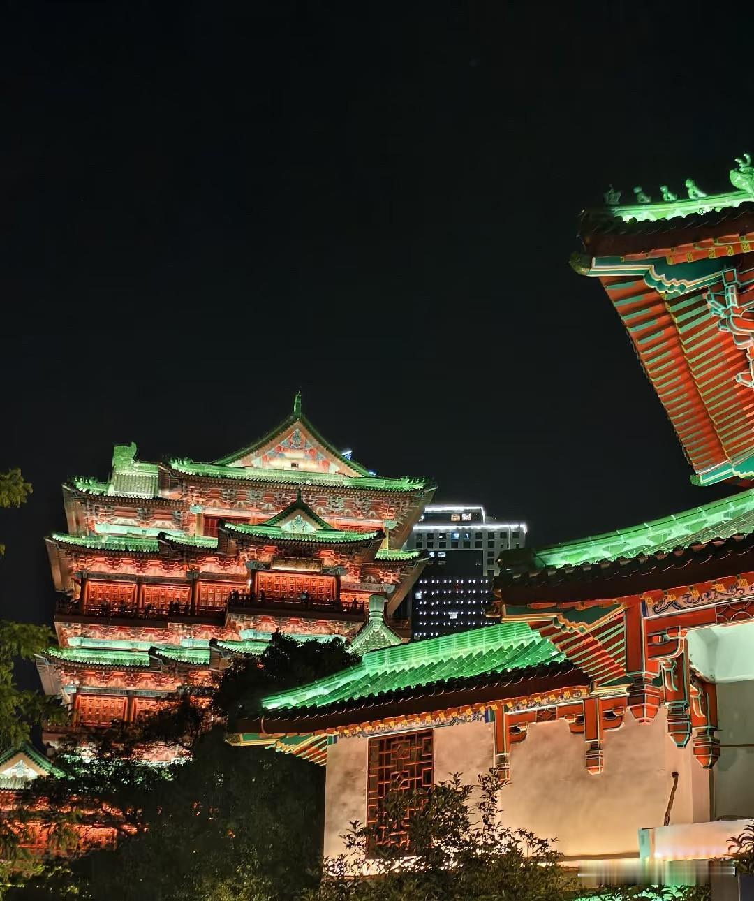 夜访滕王阁体验真的一言难尽！临时买票登阁看夜景，结果踩了一堆雷——💣避坑预