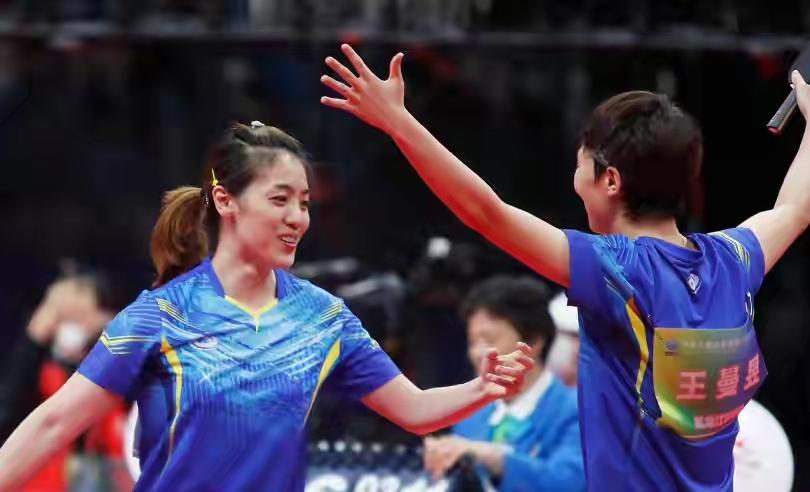 车晓曦：咋样了王曼昱：没事儿了车晓曦：注意保暖王曼昱：嗯呐车晓曦：外出围