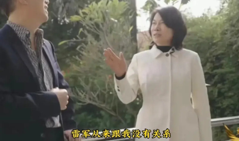 我发现一个奇怪的现象，小米的雷军在采访和发言当中很少能听到他提格力的董明珠，反倒