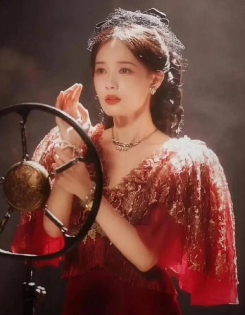 李一桐长风起杀青剧照视频来了！这个江飞燕好美丽太适合旗袍了。