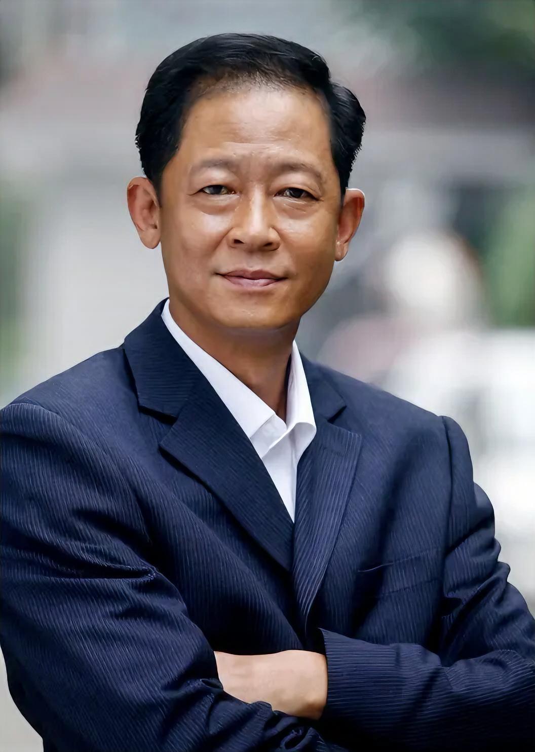 王志文在《天道》中说：“酒，喝不出朋友；烟，抽不走寂寞；诉，换不来同情；