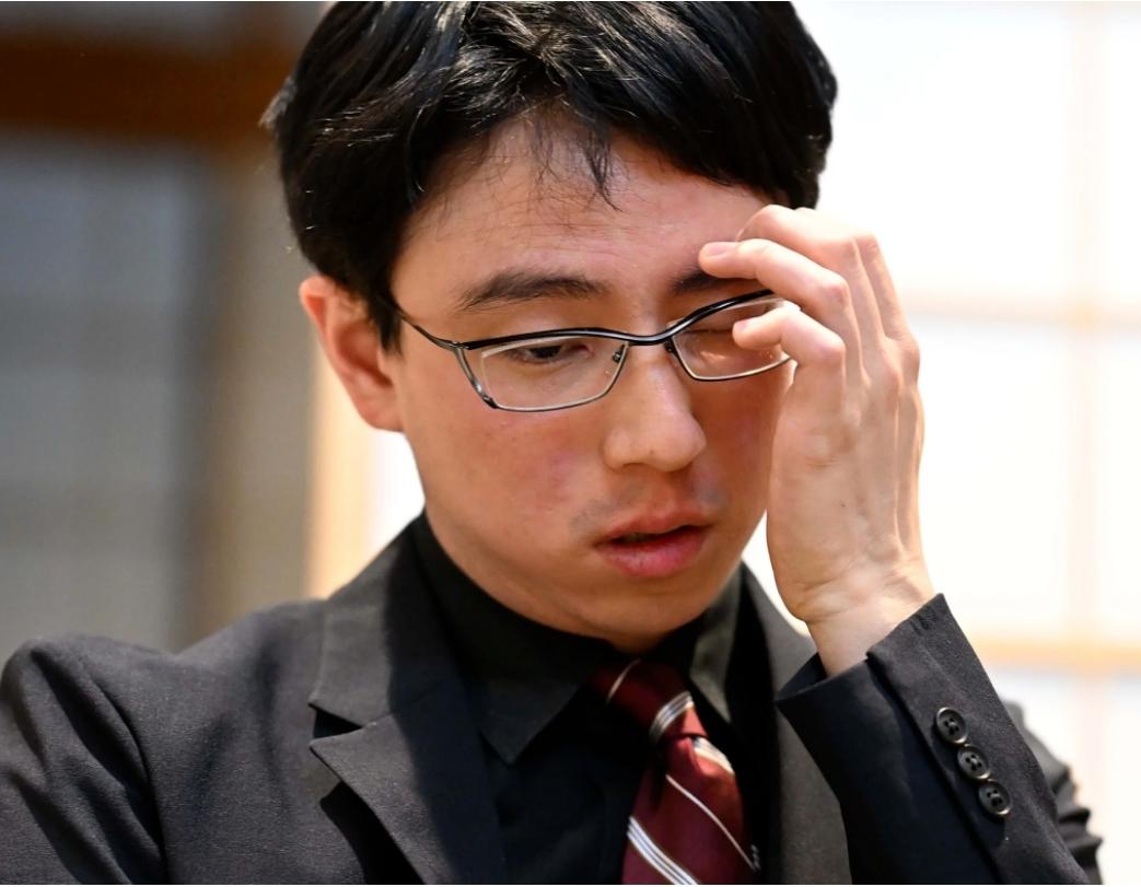 首次头衔战挑战~航太郎先拔头筹日本围棋第81期本因坊棋战于5月13日拉开挑