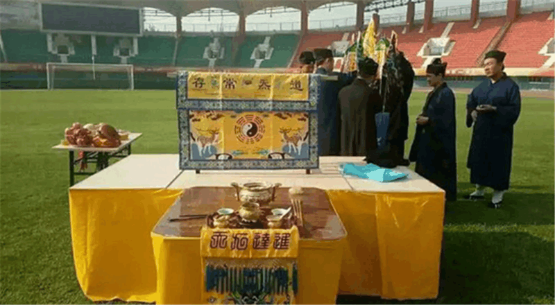 亲妈与婆婆合谋给宝宝挤奶头, 未满月宝宝住院4天