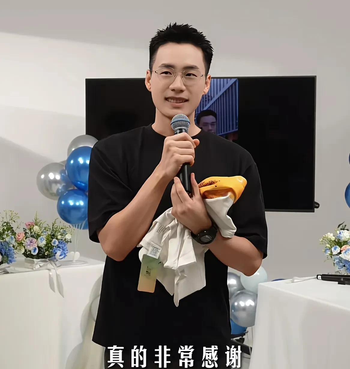 真是看不下去了！东方甄选经历这么多还不好好自察自纠，还在搞那些有的没的。顿顿从