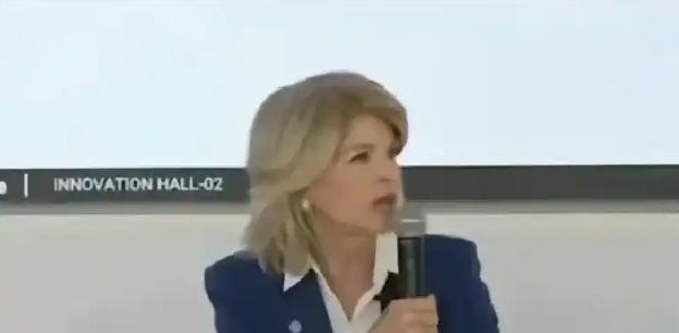 美国前驻丹麦大使表示：“美国曾帮助一个非常贫穷的国家中国，帮助它把自己从真正的贫