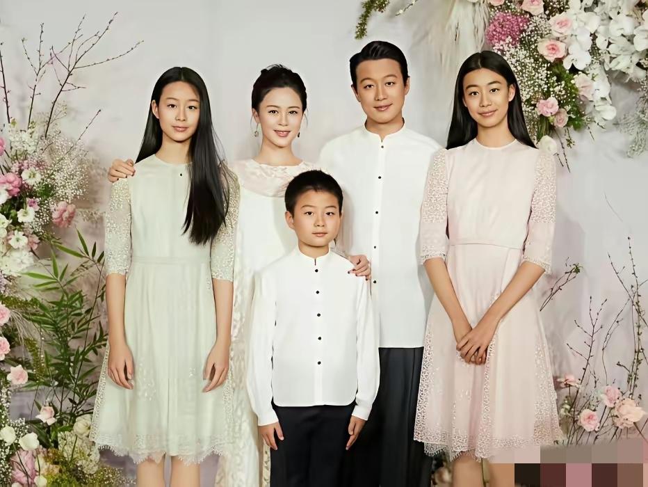 董璇家的酒窝儿有两个好朋友，一个轩轩一个朵朵，一个佟大为的儿子，一个佟丽娅的儿子