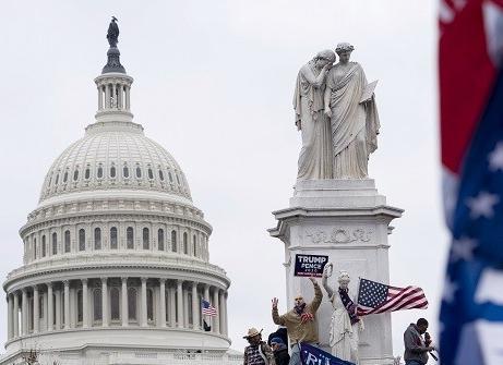 我现在终于明白，为什么西方国家一直在排斥中国和社会主义了，原来，在中国和社会主义