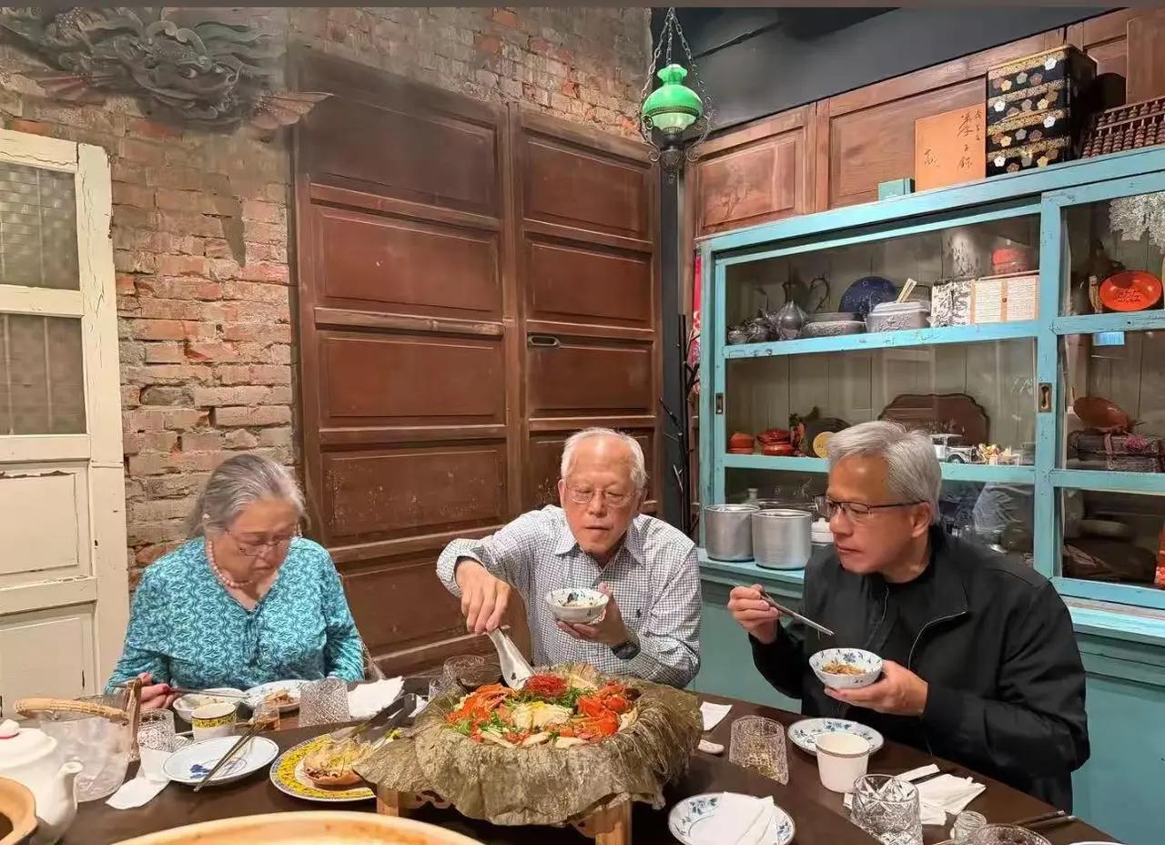强如黄仁勋，今年都63岁了，还要被八十多岁的父母批评，这也许就是亚洲家庭孩子们的